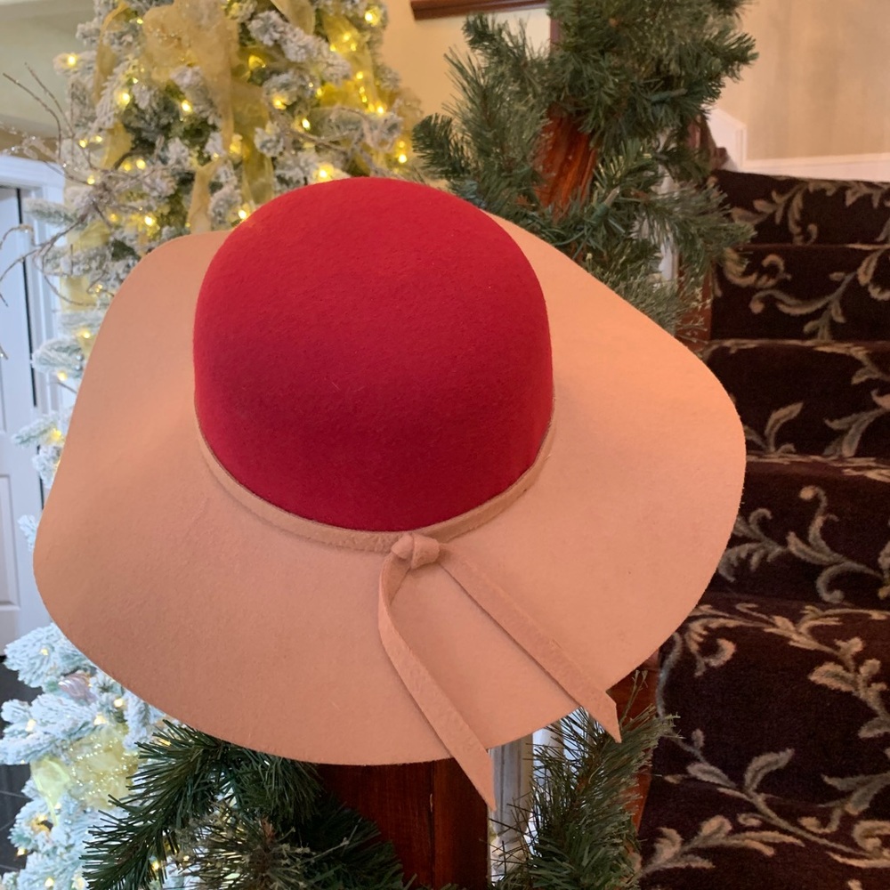 Elegant Red and Tan Women's Hat
Fits small-medium